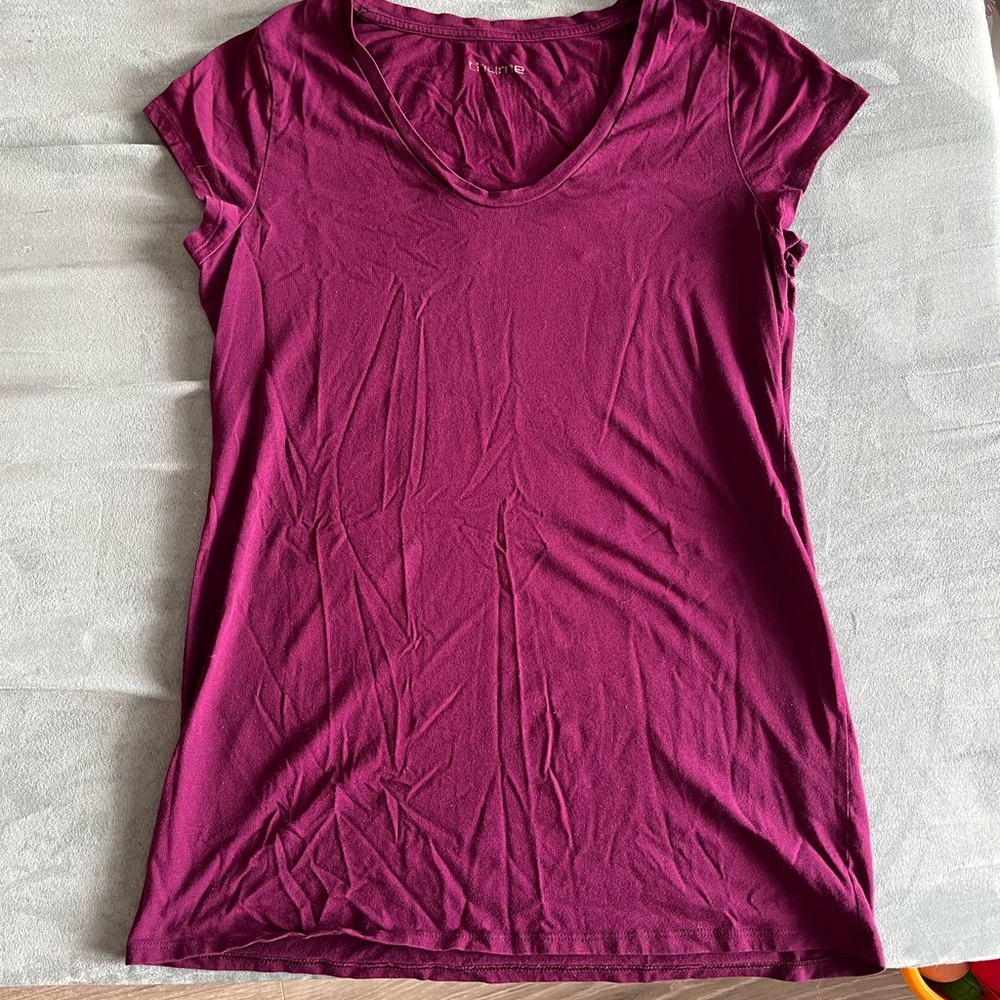 Thyme Maternity burgundy short Sleeve Top. Size small